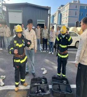 “無(wú)預(yù)警”實(shí)戰(zhàn)檢驗(yàn)安全底色，鑄就“生命至上”的應(yīng)急能力——華新集團(tuán)2025年消防月系列活動(dòng)深度演練紀(jì)實(shí)